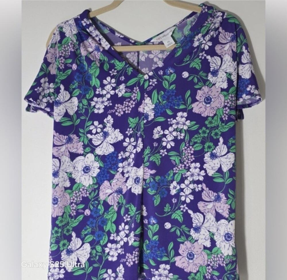 Liz Claiborne top PS Purple Floral Short Bell Sleeves with‎ Sleeve Slit